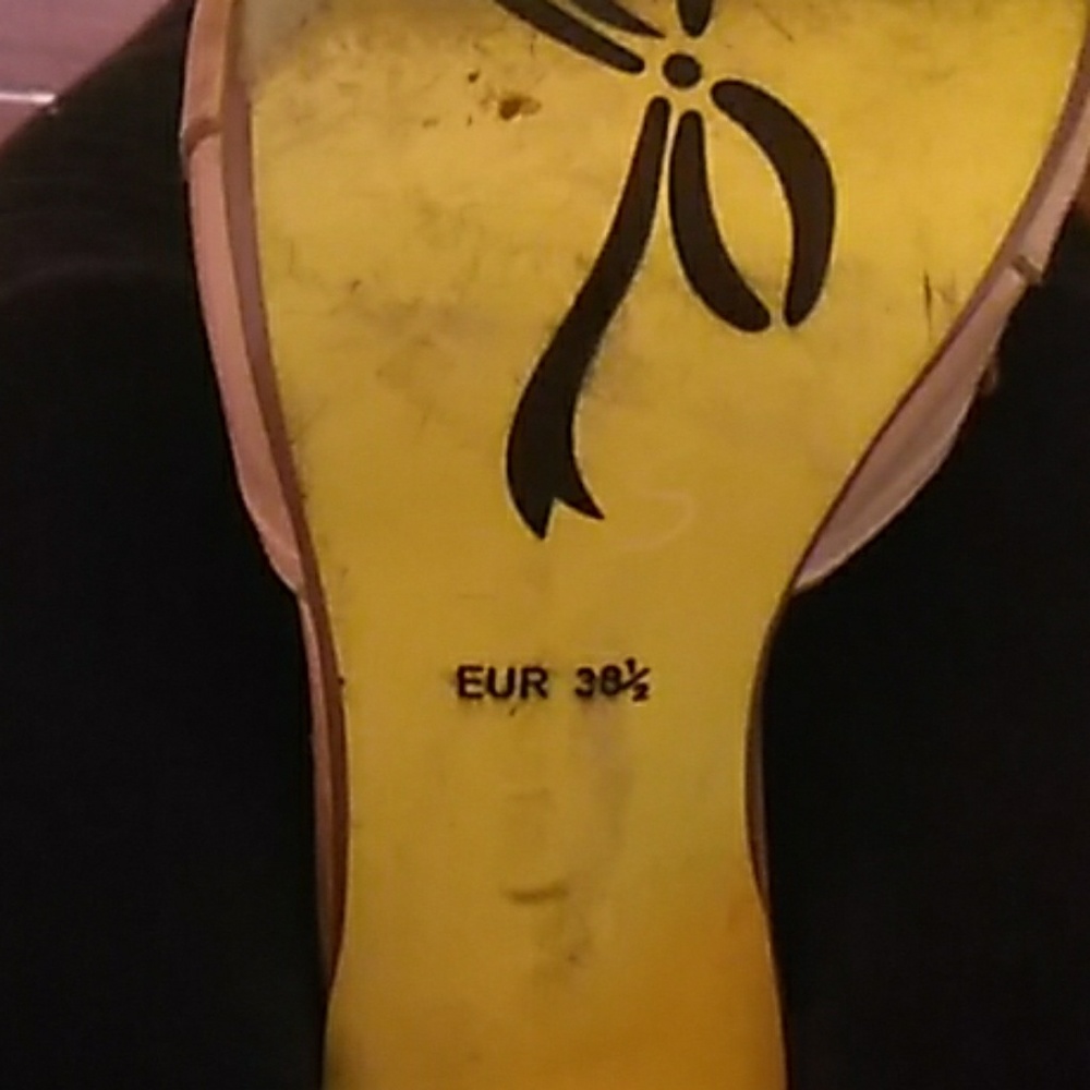 Heels - Picture 4 of 4